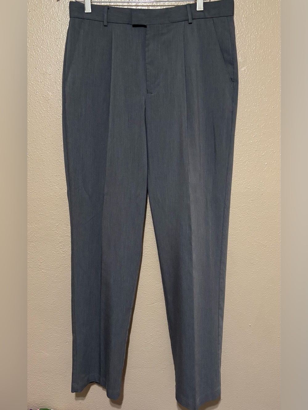 Men's DOCKERS Dress Pants in Slate Gray, Pleated Front EUC